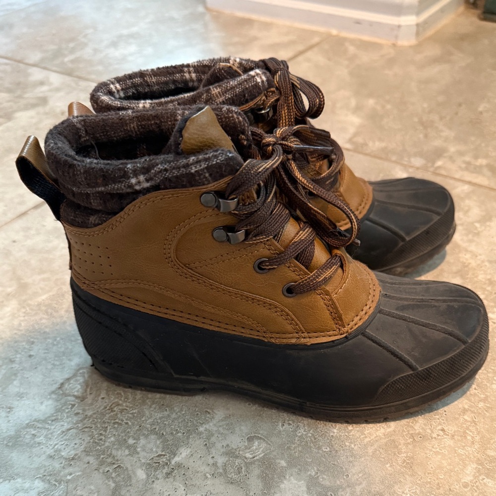 Magellan Outdoor Duck Boots Youth Size 3 Brown Lace up Ankle Boots Rain